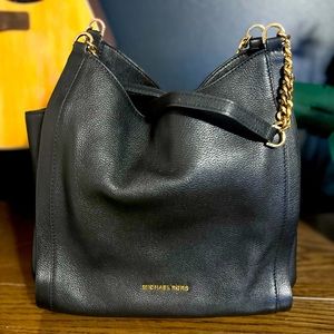 Michael Kors MK Newbury Medium Black Pebble
Leather Tote